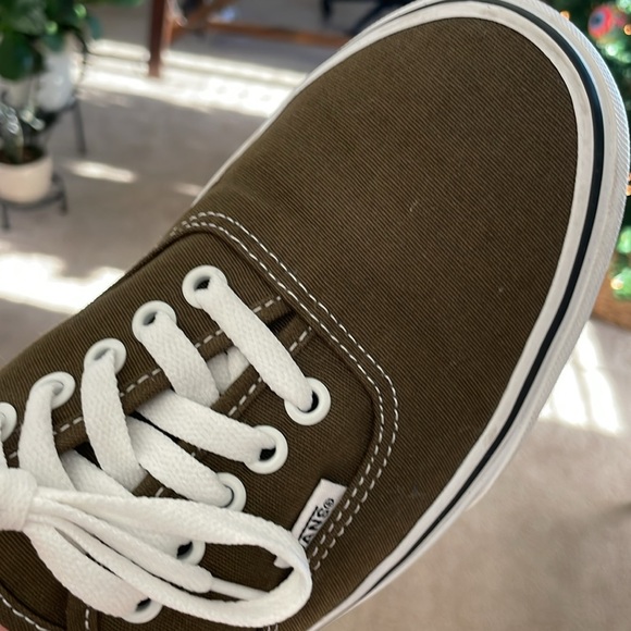 Vans - men’s 9, women’s 11 - Picture 7 of 7